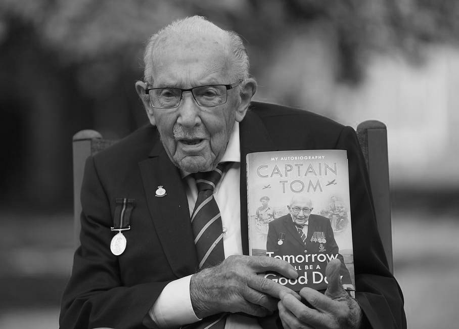 В Британии умер 100-летний ветеран, собравший для медиков около $45 млн