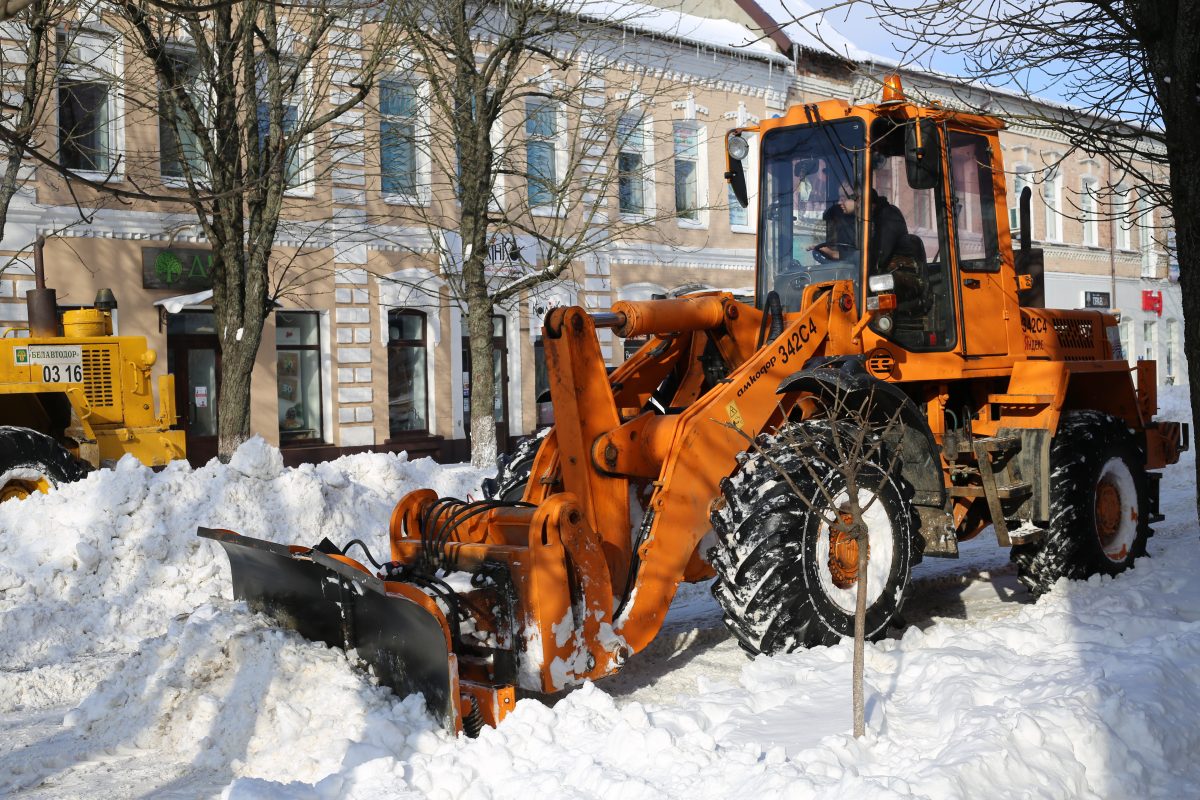Уборка снега на улицах Бобруйска. Фоторепортаж