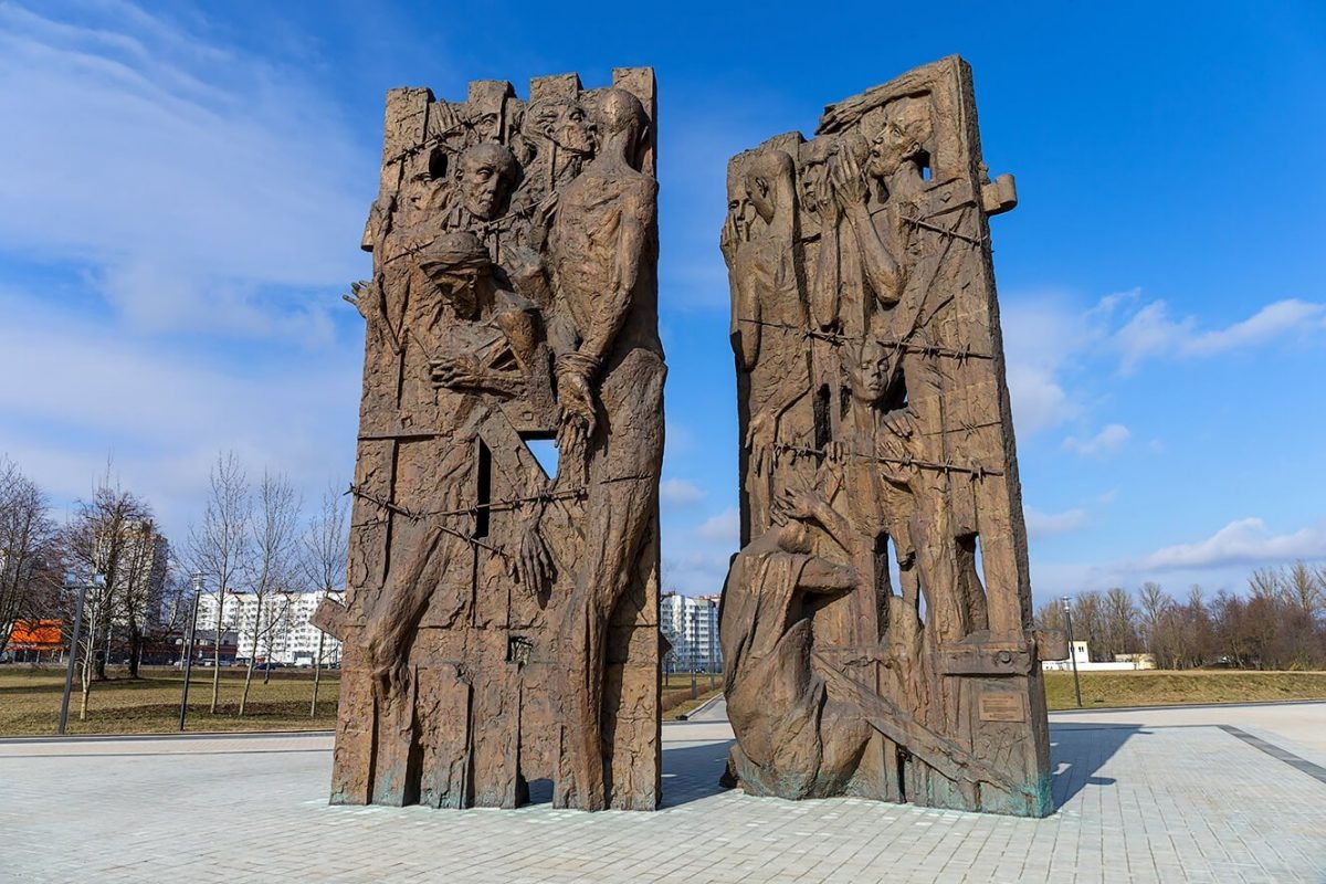 «Врата памяти» Тростенца: как искусство скульптуры помогает сохранять историческую память