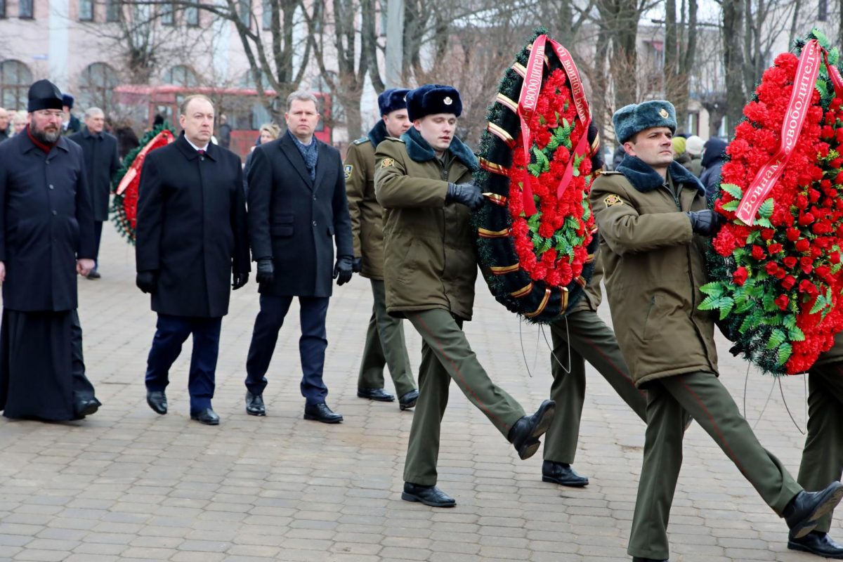 В Бобруйске возложили венки и цветы к мемориалам памяти в рамках Дня защитников Отечества и Вооруженных Сил РБ