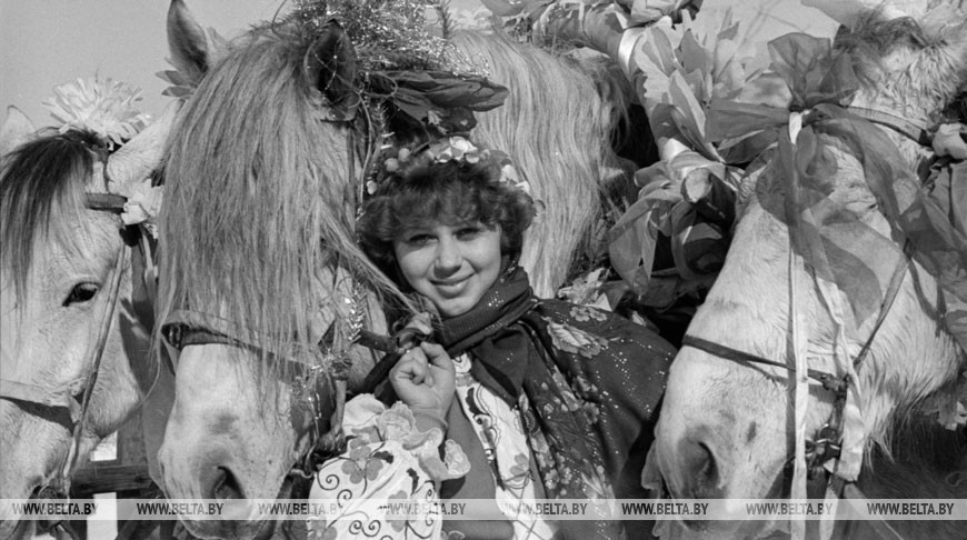 Масленица пришла! Веселый и сытный народный праздник на архивных фотографиях БЕЛТА