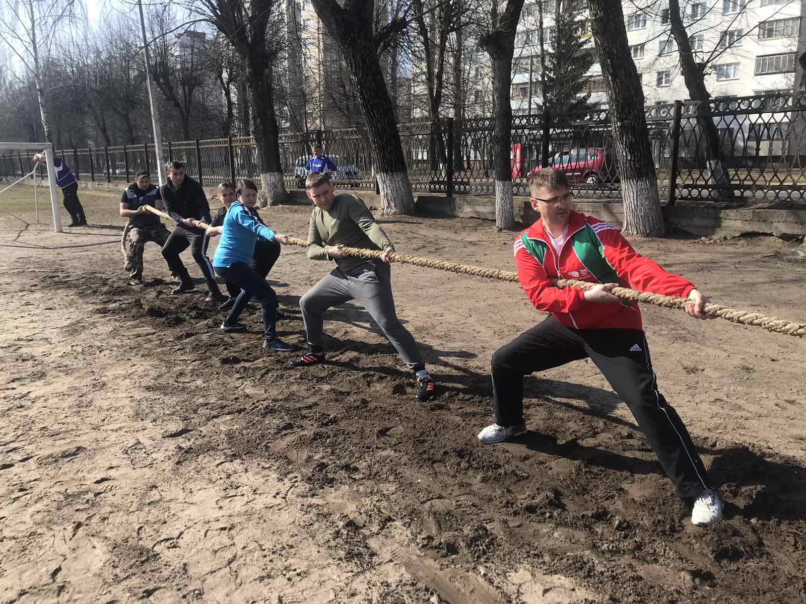 На базе ГУ «Бобруйский городской физкультурно-спортивный клуб» прошли соревнования по перетягиванию каната