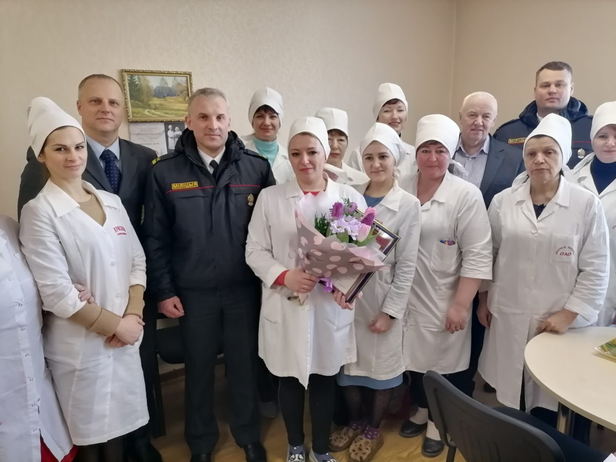 Сотрудники Бобруйского отдела Департамента охраны отправились с поздравлениями на ОАО «Красный пищевик»