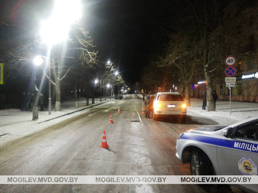 Mercedes на переходе в Бобруйске сбил 16-летнюю девушку
