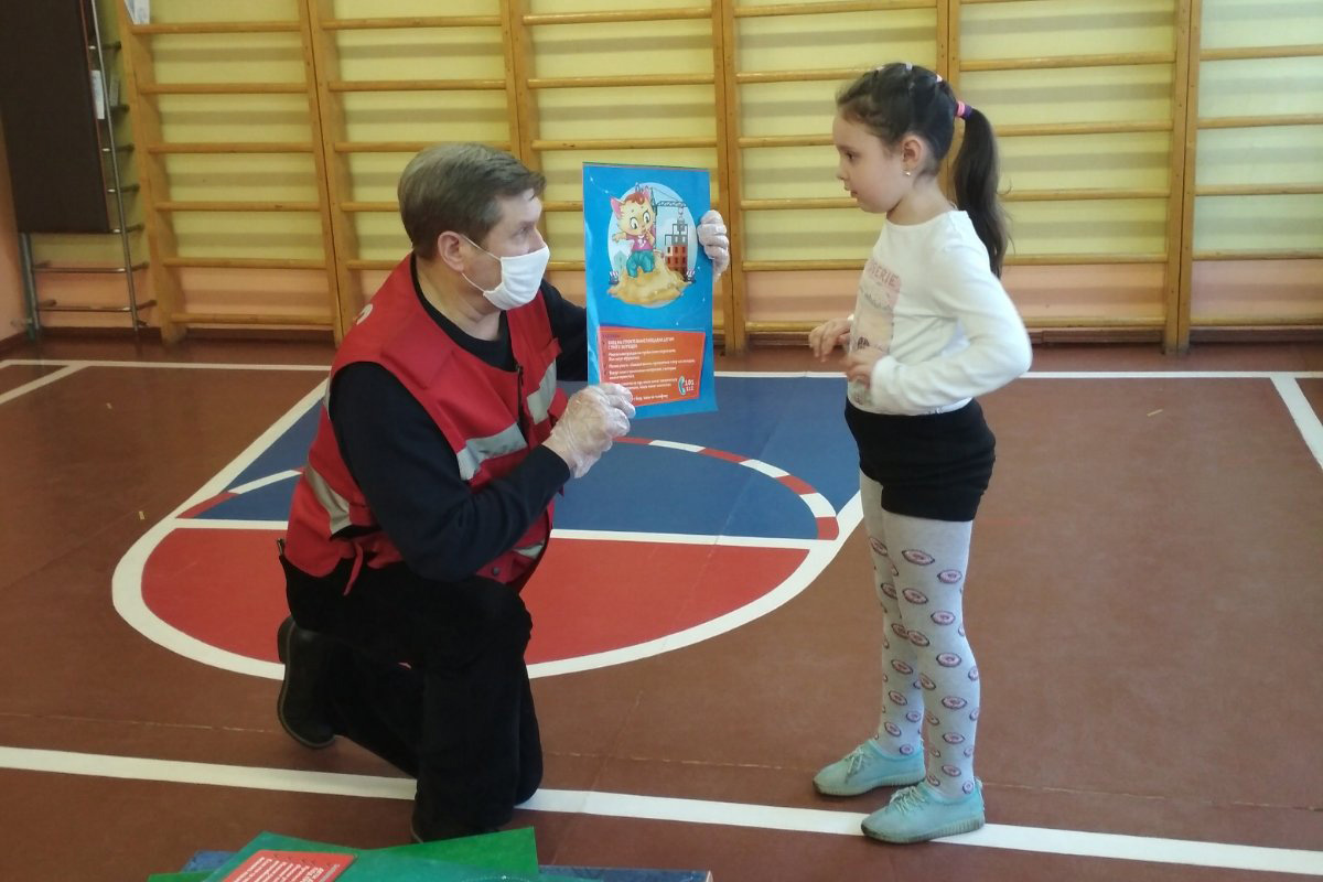 Спасатели Бобруйска продолжают проводить занятия в учреждениях среднего и дошкольного образования