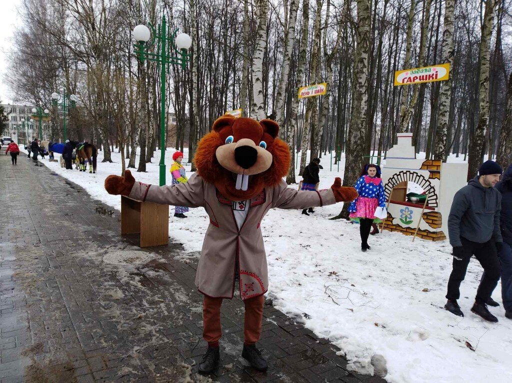 В рамках городского праздника «Масленица» ГУК «Дворец искусств» провел театрализованные программы