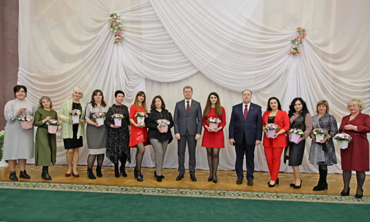 В честь милых дам! Александр Студнев провел прием женщин, посвященный празднику 8 марта