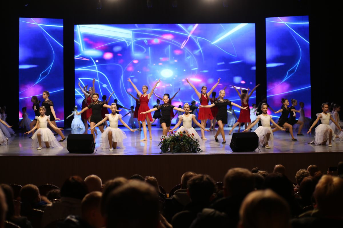 Во Дворце искусств состоялся отчетный концерт «Созвездие на волне современности»