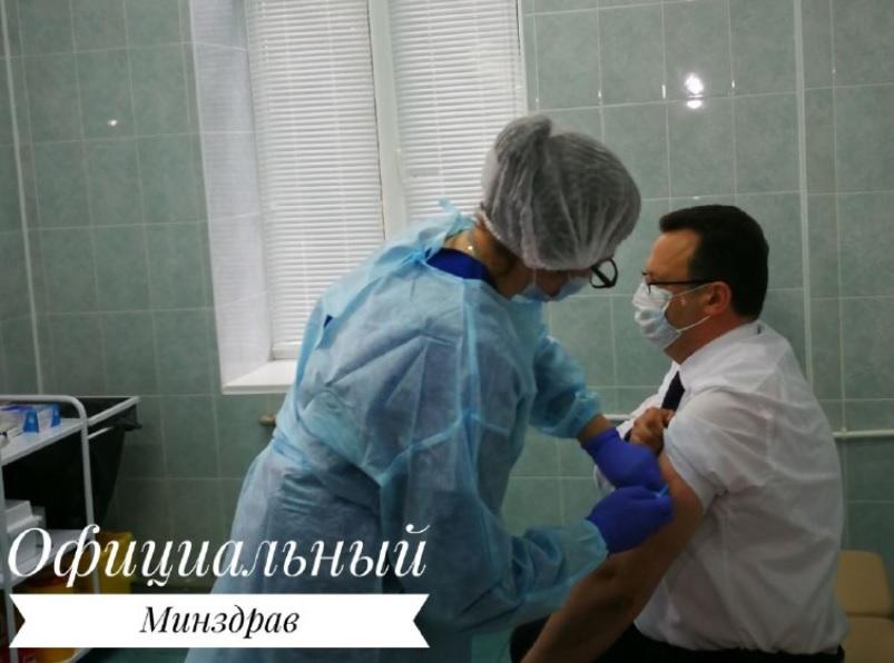 Вакциной “Спутник V” белорусского розлива привился министр здравоохранения Беларуси