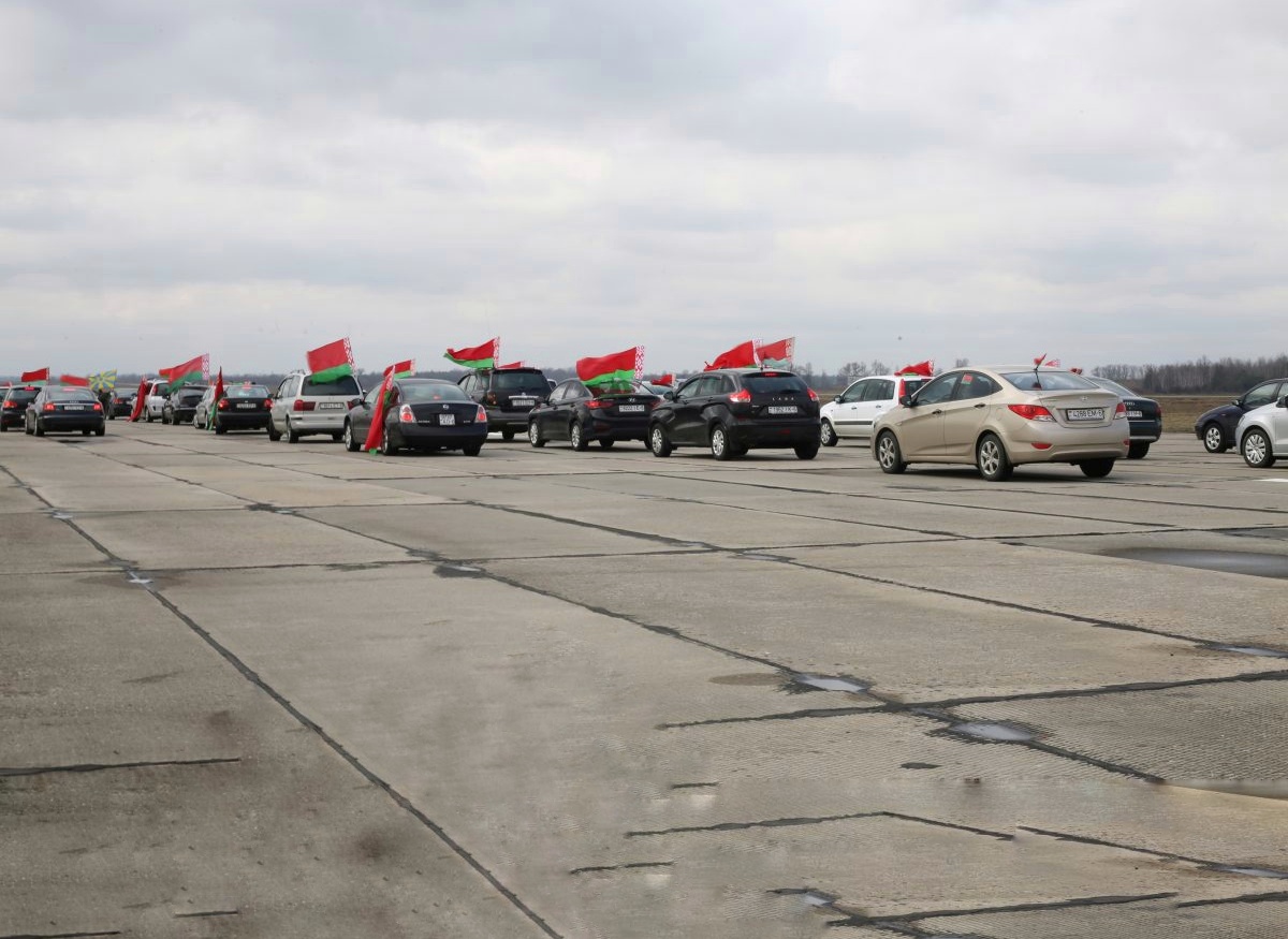 В Бобруйске прошел автопробег 83-го инженерно-аэродромного полка, приуроченный к 81-й годовщине войсковой части