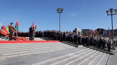 Лукашенко: флаг и герб Беларуси отражают национальную идею народа — стремление к независимой и мирной жизни
