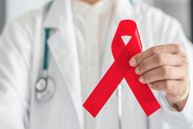 Медики рекомендуют ежегодно делать тест на ВИЧ