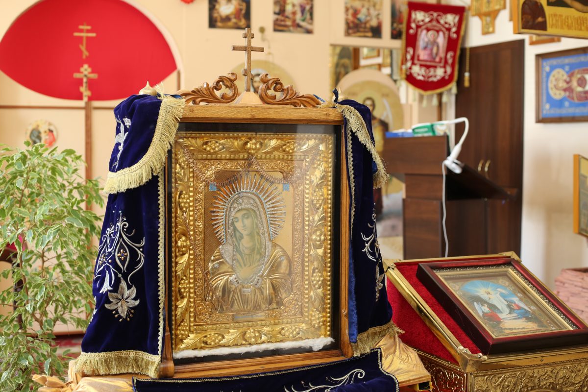 В поселок Туголица прибыла чудотворная икона Божией Матери «Умиление» Локотская