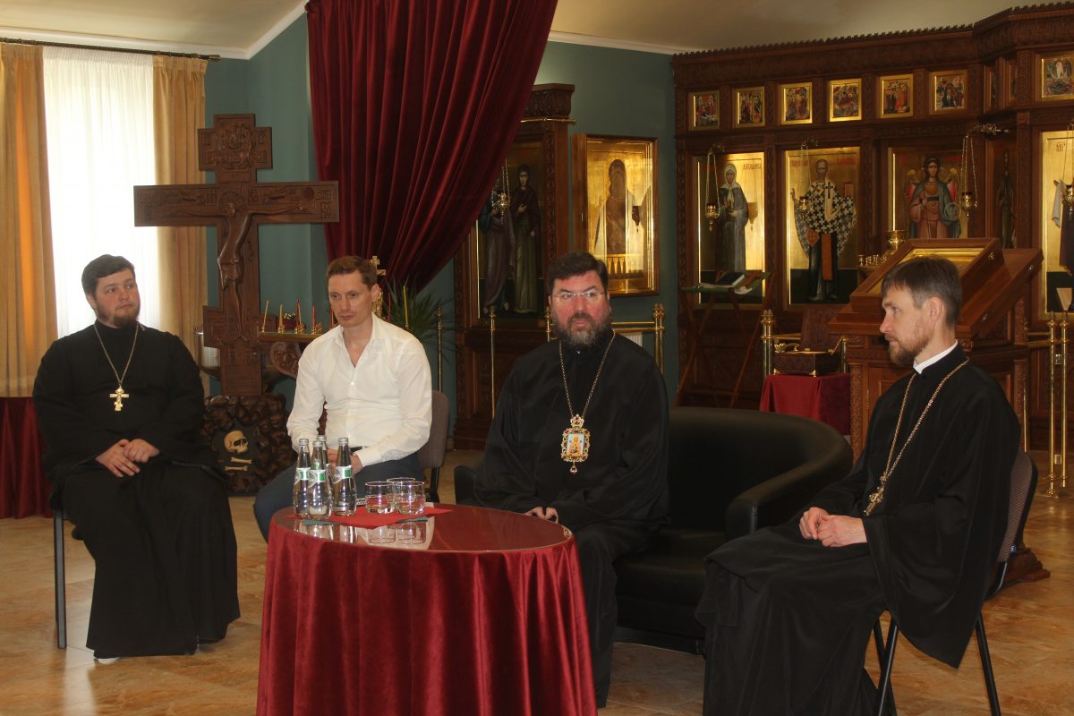 Епископ Бобруйский и Быховский Серафим пообщался с семейными парами