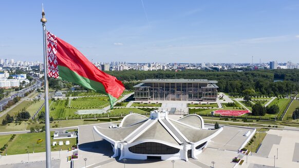 Сегодня 26 лет со дня первого в истории суверенной Беларуси республиканского референдума: народ избрал государственные символы