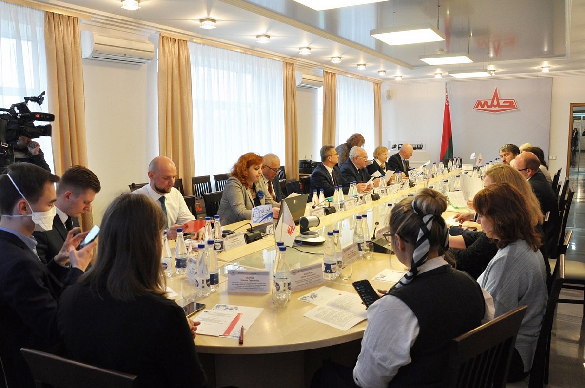 Представители «Бобруйскагромаша» приняли участие в круглом столе по обсуждению престижа рабочих профессий, организованном БСЖ