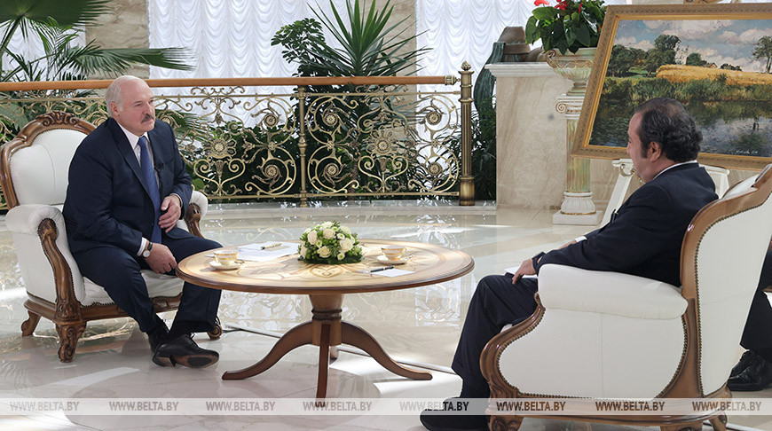 Санкции, инцидент с самолетом, отношения с Западом и миграция — подробности интервью Лукашенко Sky News Arabia