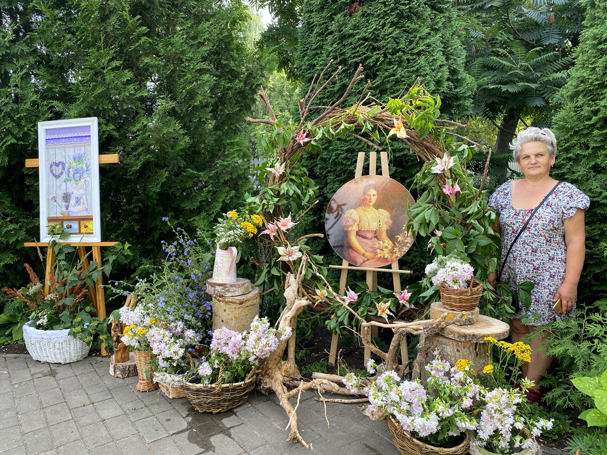 В Бобруйске открылась выставка-конкурс цветочных композиций и букетов «Цветы для Святой Елисаветы»