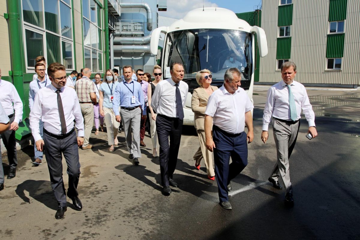 Представители дипломатического корпуса побывали на ОАО «ФанДОК»