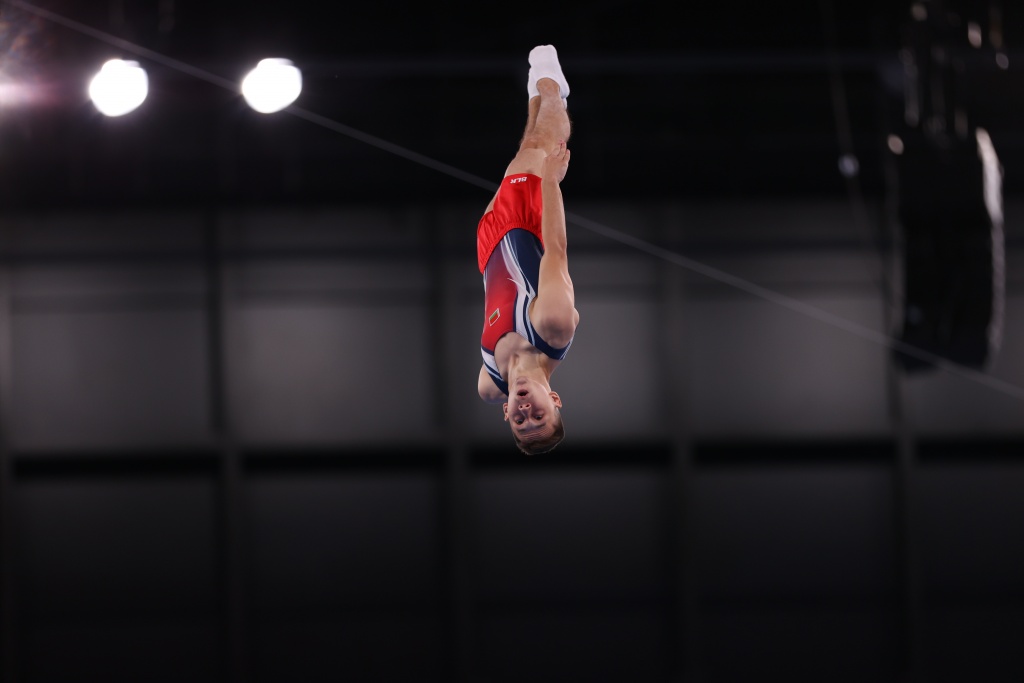 Олимпийский чемпион по прыжкам на батуте