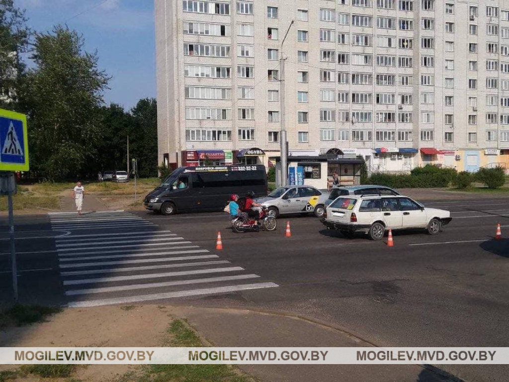 В Бобруйске на пешеходном переходе сбили подростка