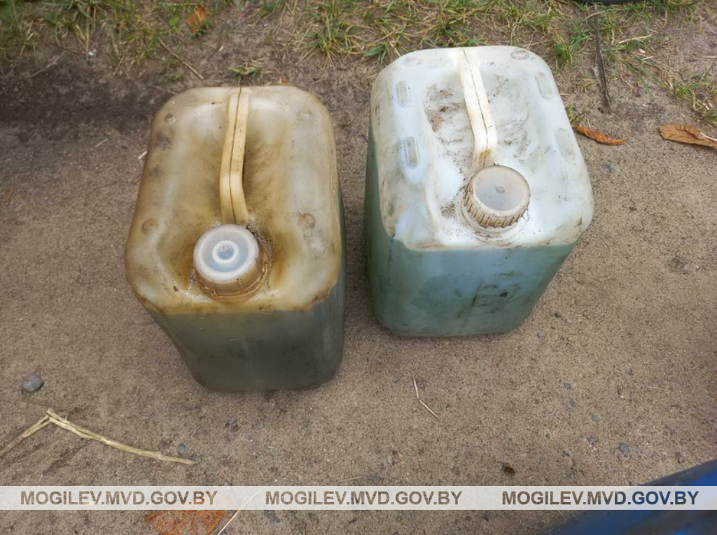 В Бобруйском районе местный житель украл 50 литров дизтоплива