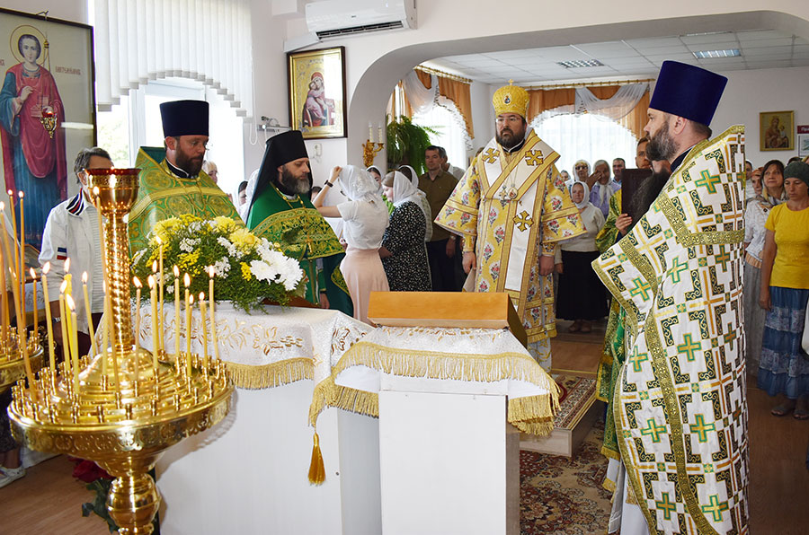 Епископ Серафим совершил Божественную литургию в Елисаветинском храме Бобруйска