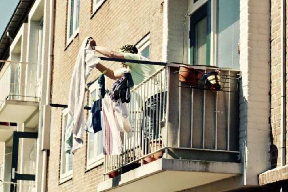 Бобруйчанке повредили балкон во время капремонта дома. Как исправили ситуацию?