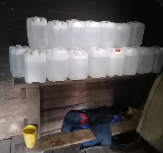 Более 500 литров спиртосодержащей жидкости изъяли у бобруйчанина