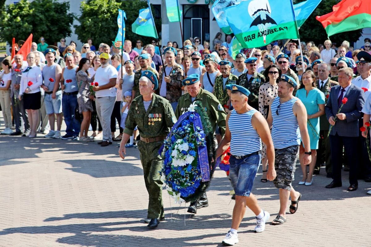 Погода в бобруйске на март 2024. День ВДВ В Бобруйске. День ВДВ Бобруйск 2022. День ВДВ Барановичи. Город Бобруйск день ВДВ.