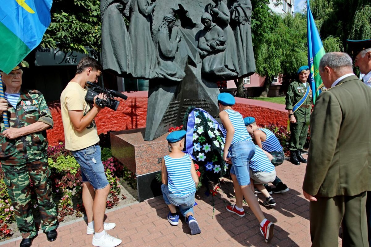 Погода бобруйск сегодня по часам. День ВДВ В Бобруйске. День ВДВ В бобруйске2023. Город Бобруйск день ВДВ.