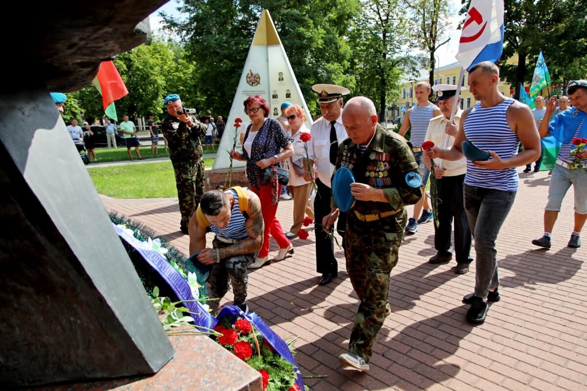 Погода бобруйск сегодня по часам. Город Бобруйск день ВДВ.