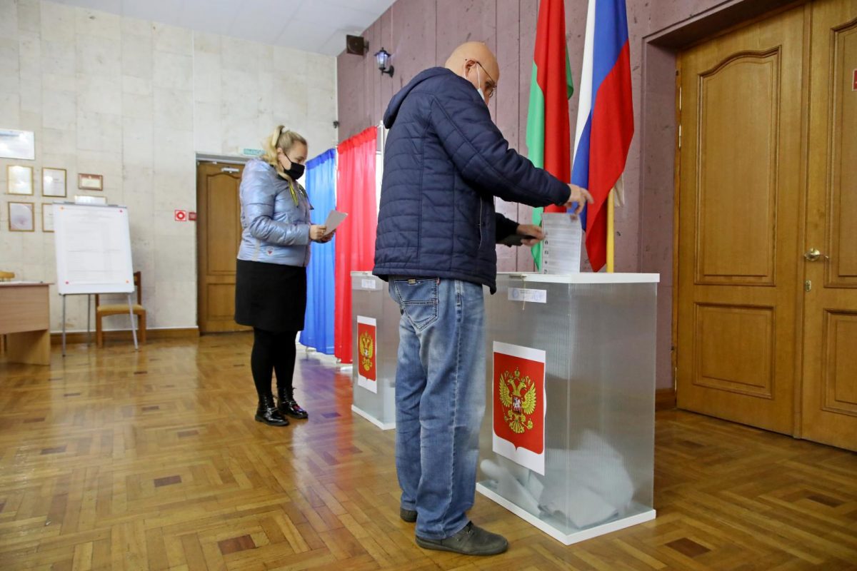 В Бобруйске граждане России голосуют на выборах в Госдуму