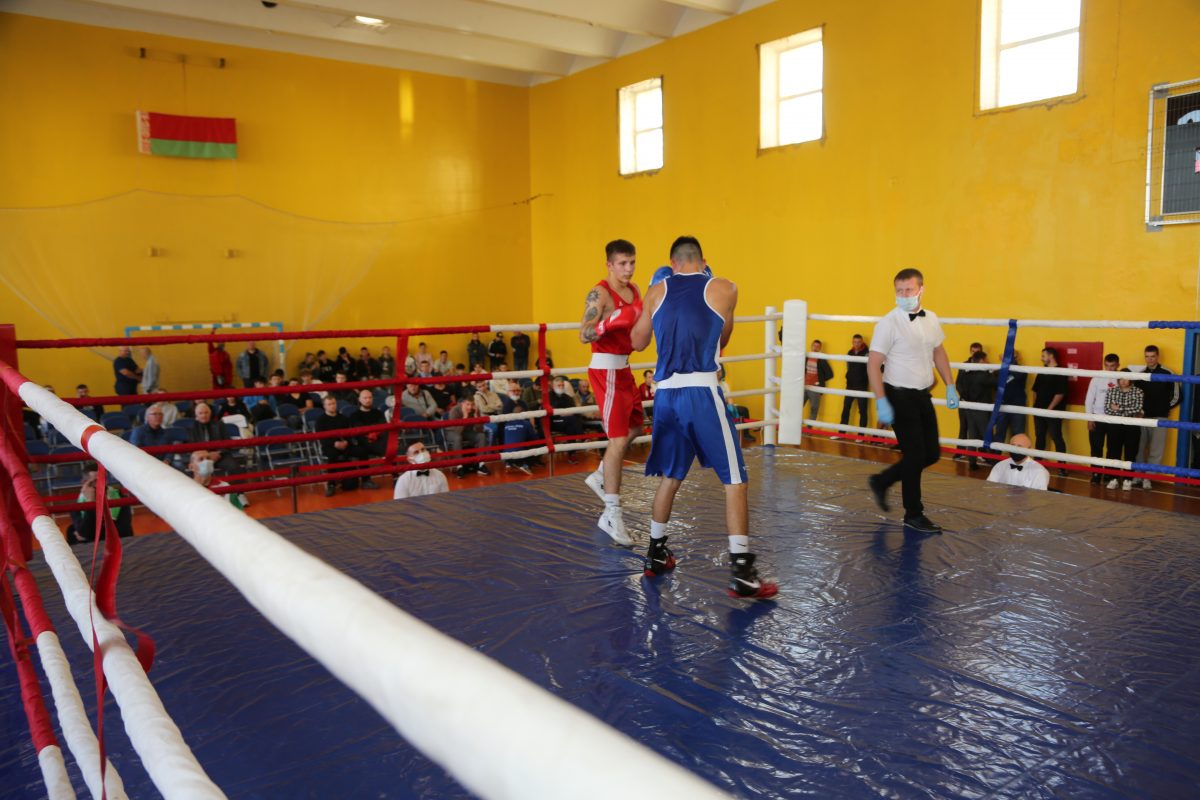 ФОТОРЕПОРТАЖ: Один бой на Чемпионате страны по боксу