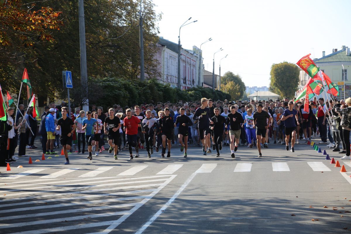 В Бобруйске состоялся легкоатлетический забег, посвященный Дню народного Единства