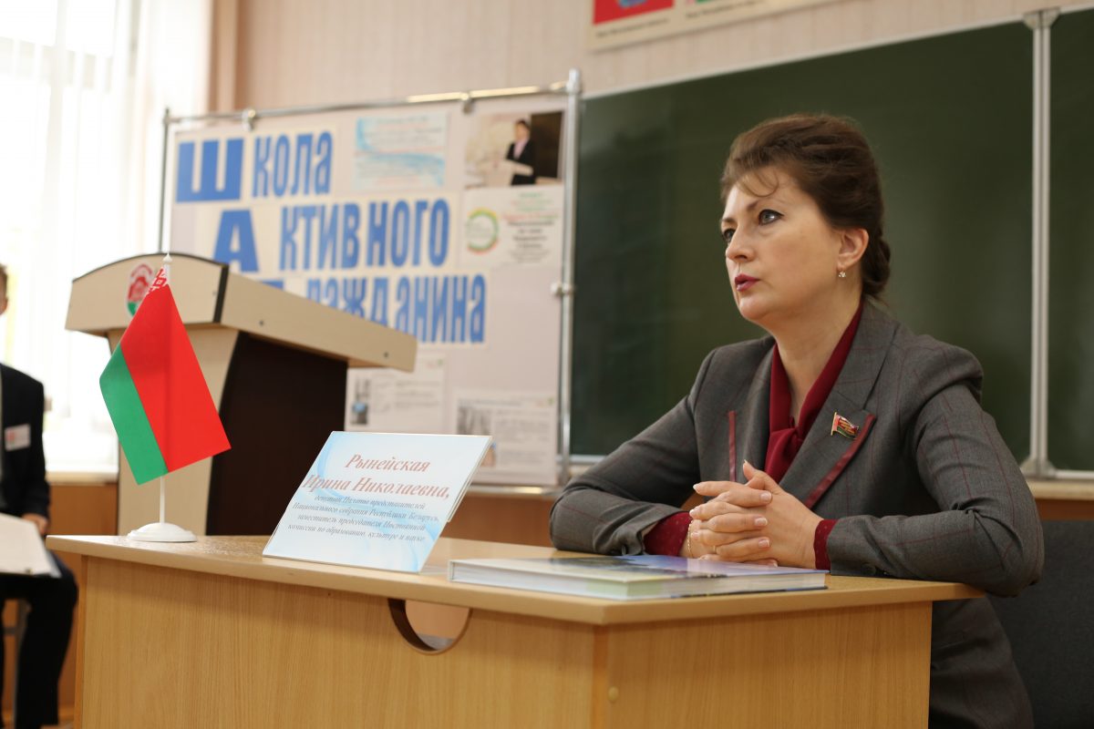 Депутат Палаты представителей Национального собрания Ирина Рынейская встретилась с учащимися СШ №27 в рамках проекта «ШАГ»