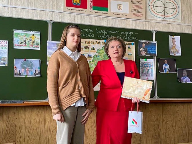 В школах Бобруйска председатель Ленинской районной организации РОО «Белая Русь» провела встречи с педагогами и молодежью