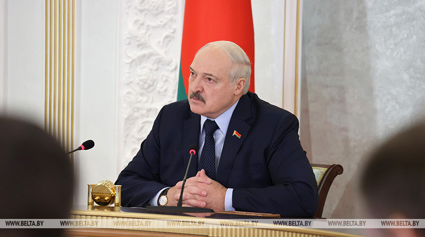 Лукашенко о масках и вакцинации: никакого давления на людей, принимайте к неукоснительному исполнению
