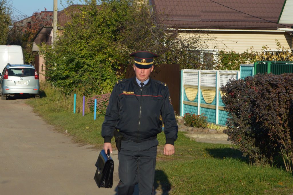 Сельский участковый — и медиатор, и психолог: за что жители Бобруйского района уважают майора милиции Александра Шевелева