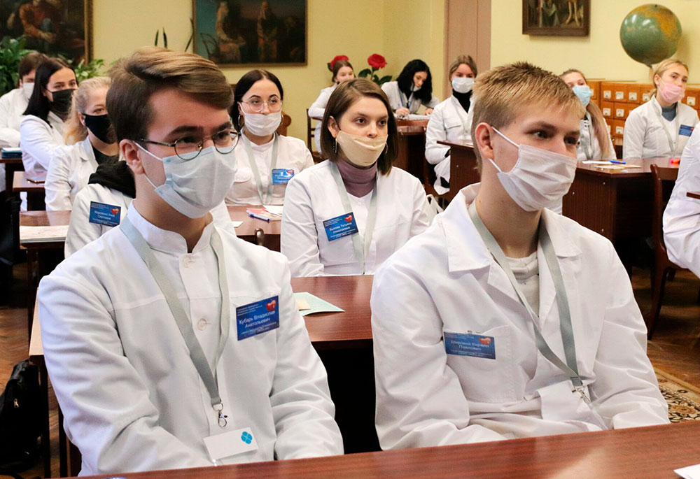Сотрудники Центра «Покрова» встретились с первокурсниками медколледжа