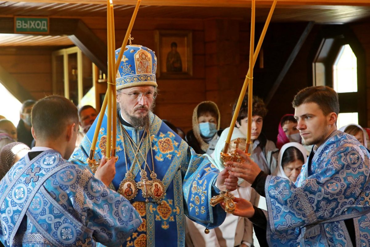 Митрополит Вениамин возглавил Божественную литургию в храме иконы Божией Матери «Целительница» в Бобруйске