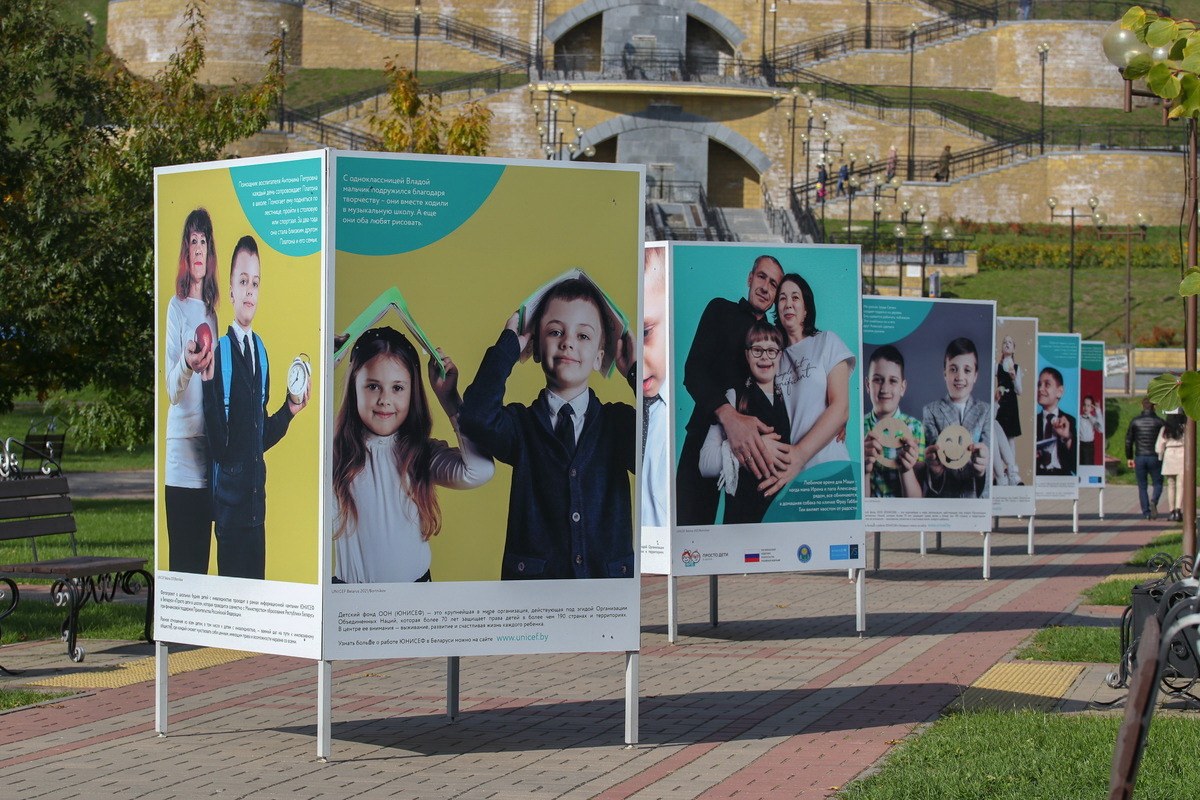 В Могилеве открылась фотовыставка о детях с инвалидностью в школе