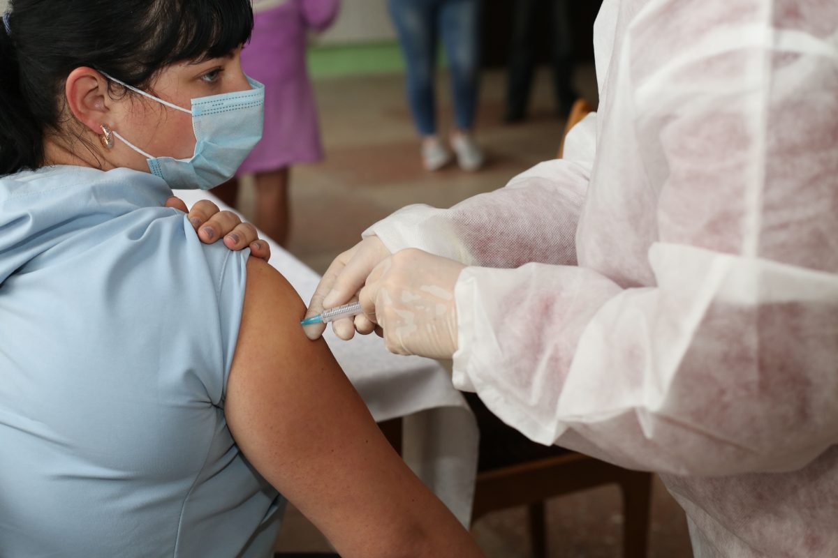 ФОТОРЕПОРТАЖ: Бобруйчане прививаются вакциной от COVID-19