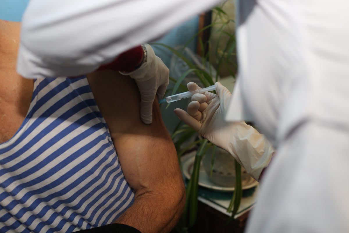 Более трети жителей Бобруйска и района получили первый компонент вакцины против COVID-19