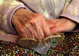 Могилевчанин обещал пенсионерке помочь по дому, а вместо этого обокрал ее