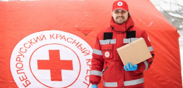 Шевцов: волонтеры Красного Креста активно оказывают помощь беженцам на границе