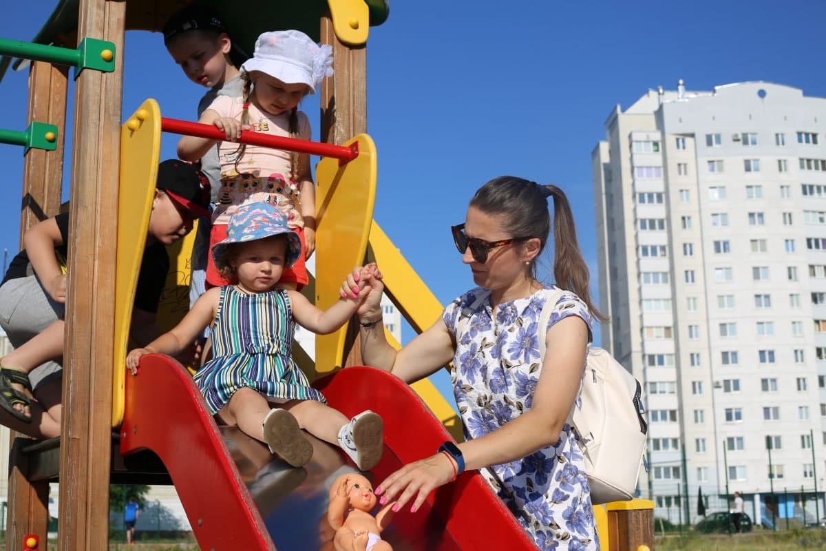 Поздравления, акции, конференции: в Беларуси стартует Неделя матери