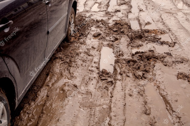 В Осиповичском районе сотрудники ГАИ помогли водителю, застрявшему в лесу на своем автомобиле