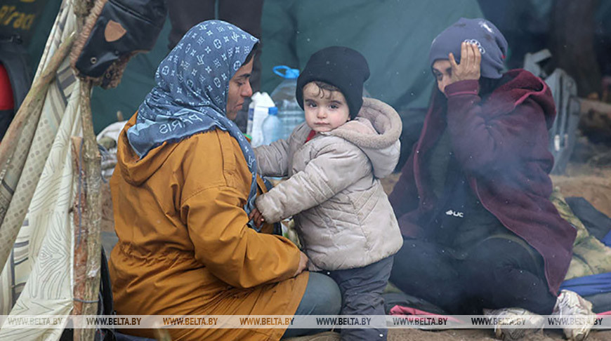 Лукашенко поручил упорядочить доставку и распределение гуманитарной помощи беженцам на границе