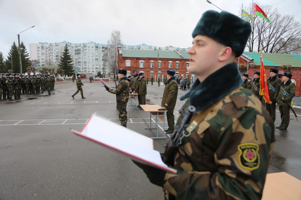 Новобранцы 147 зенитного ракетного полка принесли клятву на верность Родине